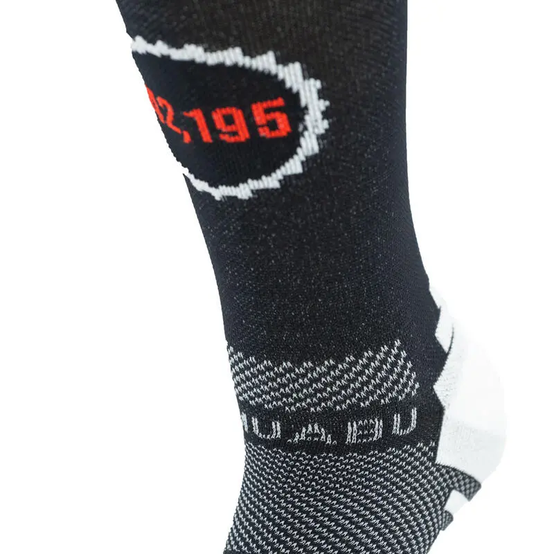 Calcetines de Running Unisex KAMUABU #SOYMARATON - Negro, 23 cm - Compresión y Confort para Corredores 6 Calcetines de Running Unisex KAMUABU #SOYMARATON - Negro, 23 cm - Compresión y Confort para Corredores - Imagen 4