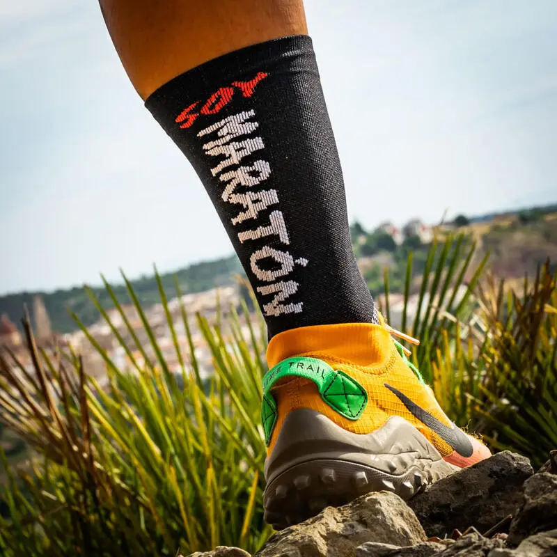 Calcetines de Running Unisex KAMUABU #SOYMARATON - Negro, 23 cm - Compresión y Confort para Corredores 7 Calcetines de Running Unisex KAMUABU #SOYMARATON - Negro, 23 cm - Compresión y Confort para Corredores - Imagen 5