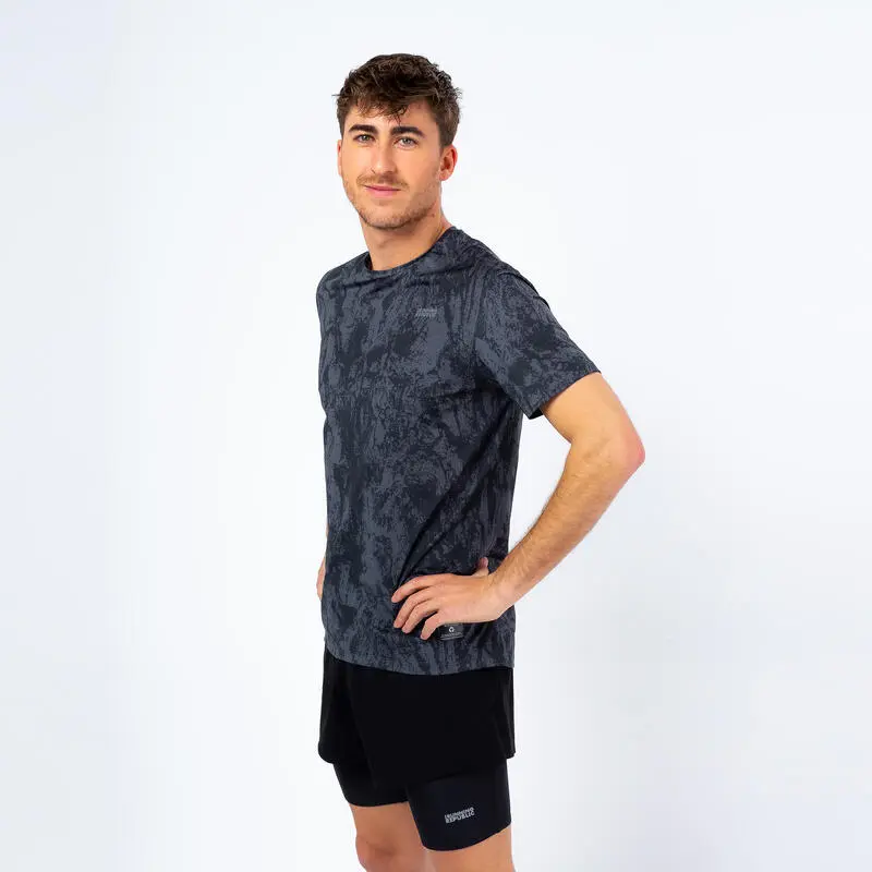THE RUNNING REPUBLIC Camiseta Running Hombre - Poliéster Reciclado - Manga Corta - Negra 4 THE RUNNING REPUBLIC Camiseta Running Hombre - Poliéster Reciclado - Manga Corta - Negra - Imagen 2