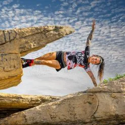 CAMISETA DE RUNNING MUJER - KAMUABU Multicolor 90grs | Ligera y Cómoda -Running comercio camiseta de running brochazo para mujer kamuabu multicolor 90grs 3