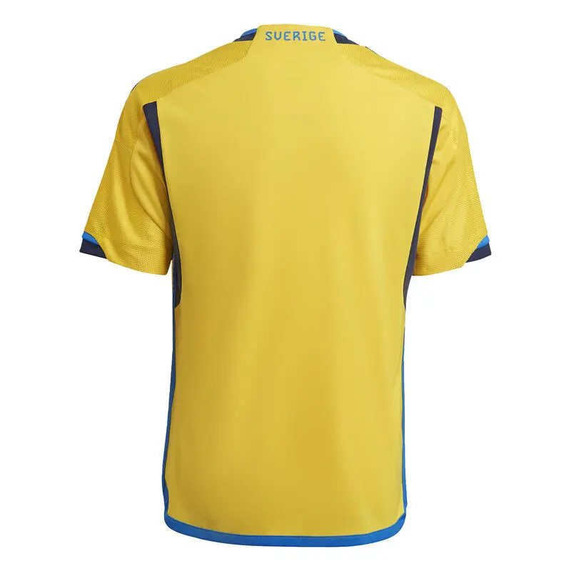 ADIDAS Camiseta Primera Equipación Suecia 22 - Fútbol Ropa Oficial 6 ADIDAS Camiseta Primera Equipación Suecia 22 - Fútbol Ropa Oficial - Imagen 4