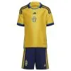 ADIDAS Miniconjunto Primera Equipación Suecia 22 - Ropa y Equipamiento de Fútbol